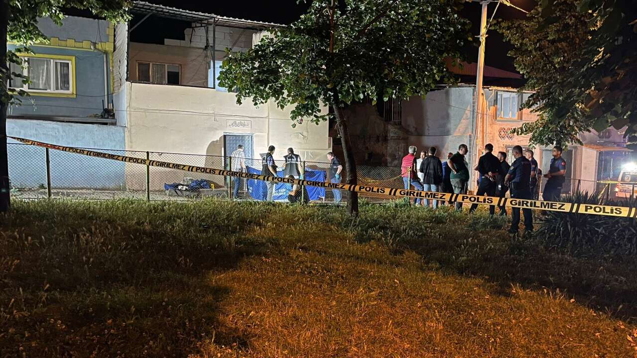 Karı-koca evlerine gelen kişi tarafından öldürüldü 7